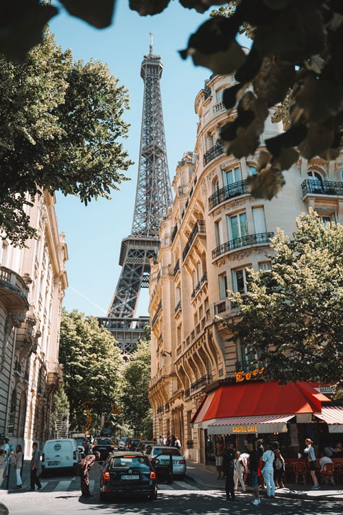 Rue de Paris à proximité de la tour eiffel