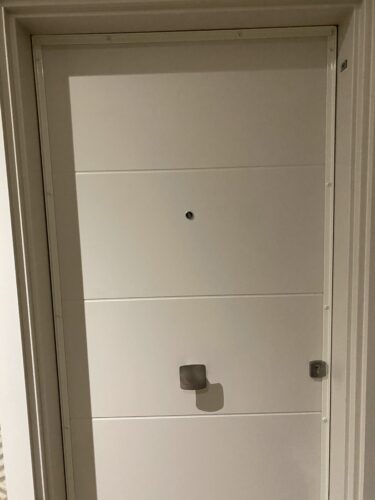 Ouverture de porte claquée avec cornière antipince à Asnières-sur-Seine