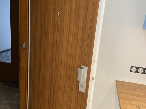 Habillage bois extérieur bloc porte blindée à Asnières-sur-seine