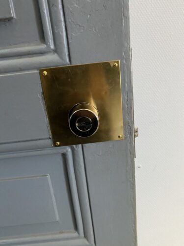 Ouverture de porte claquée à la radio à Asnières-sur-Seine