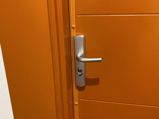 Cornières Antipinces et poignée Blindée double béquille à Clichy