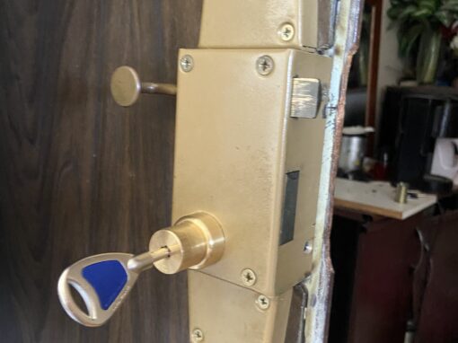 Ouverture de porte claquée serrure Pollux à Clichy