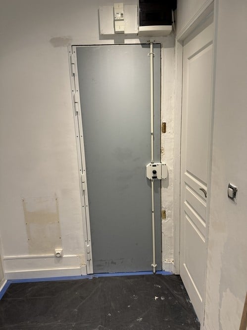Reparation de porte a la suite d'un cambriolage